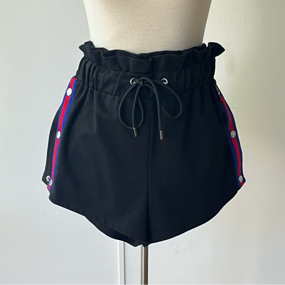 High waist side split button shorts